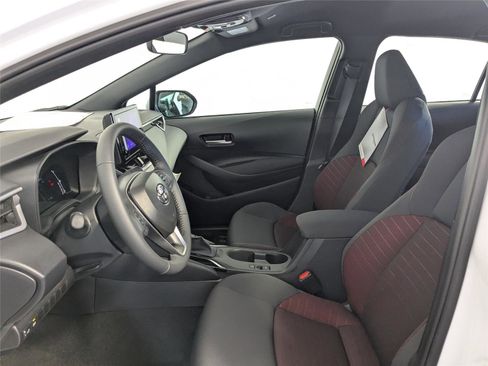 Used 2023 Toyota Corolla SE image 2