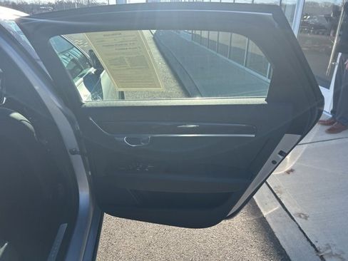 Used 2018 Volvo S90 T5 Momentum w/ Convenience Package image 12