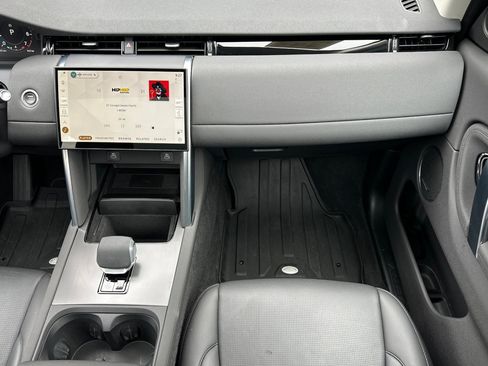 Used 2025 Land Rover Discovery Sport S image 29