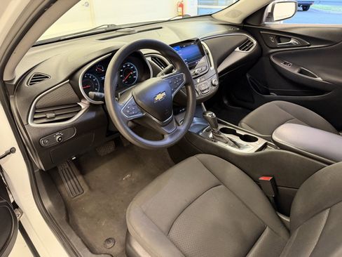 Used 2020 Chevrolet Malibu LS image 32