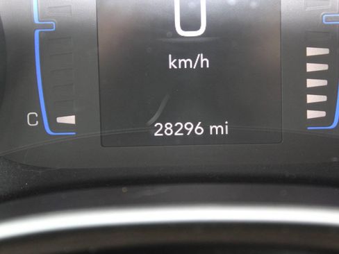 Used 2019 Chrysler Pacifica Touring-L FWD image 10