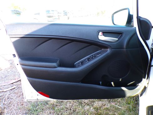 Used 2017 Kia Forte LX w/ LX Popular Package image 29