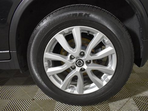 Used 2020 Nissan Rogue SV image 42