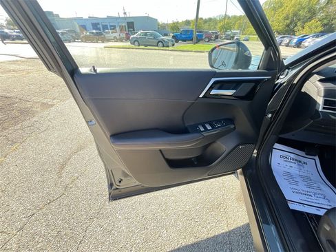 New 2025 Mitsubishi Outlander SE image 13