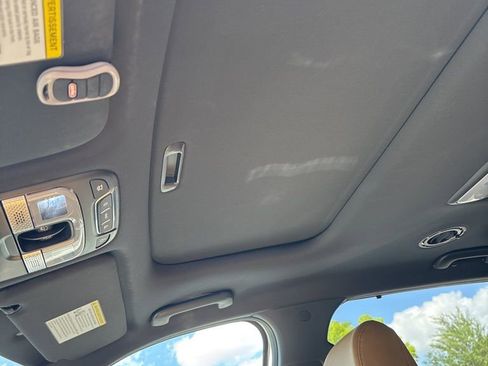 Certified 2022 Kia Telluride SX w/ Towing Package image 9