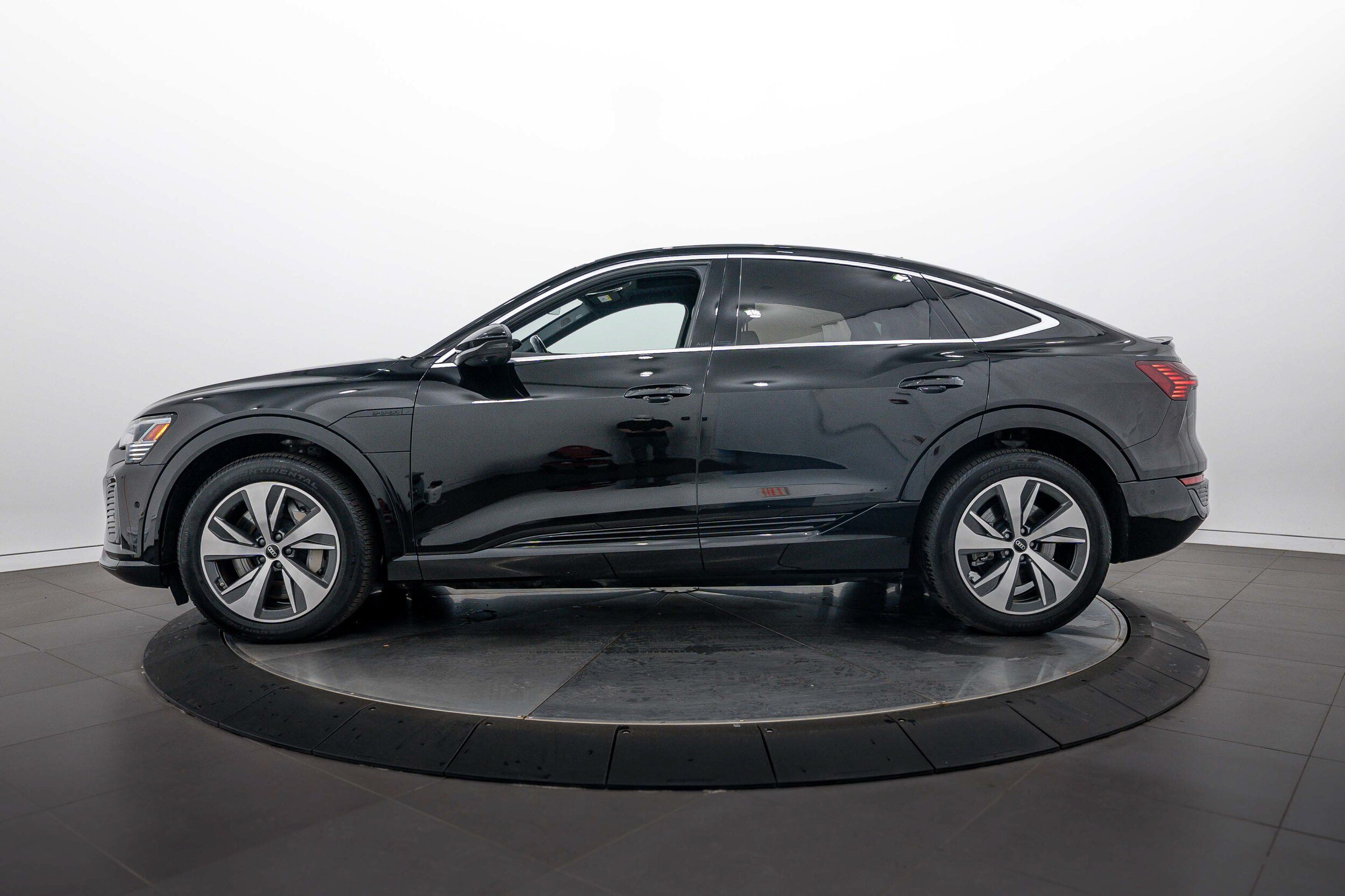 Certified 2024 Audi Q8 e-tron Prestige w/ Prestige Package AWD/4WD image 6