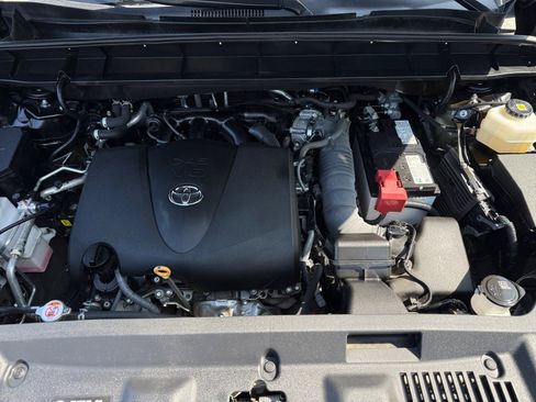 Used 2022 Toyota Highlander XLE AWD/4WD image 20