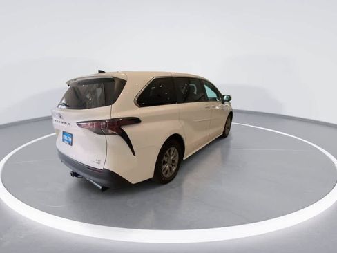 Certified 2024 Toyota Sienna LE AWD/4WD image 8