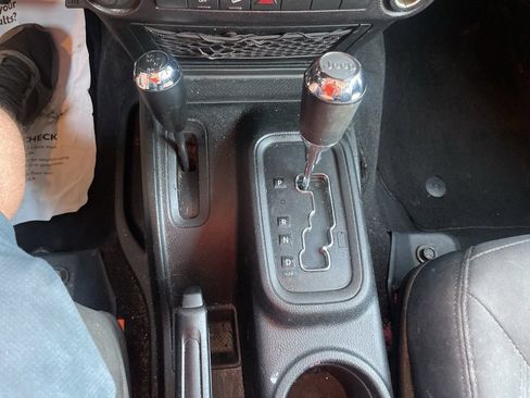 Used 2018 Jeep Wrangler Unlimited Sport S image 23