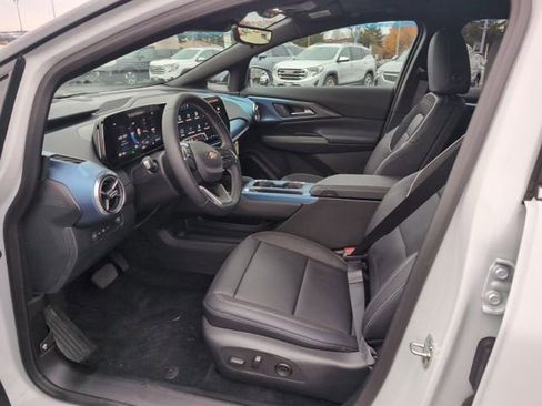 Used 2025 Chevrolet Equinox EV LT w/ Convenience Package II image 13