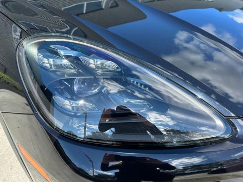 Used 2022 Porsche Cayenne Platinum Edition image 13