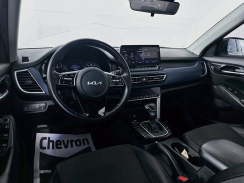 Used 2023 Kia Seltos S w/ Navigation Package FWD image 21