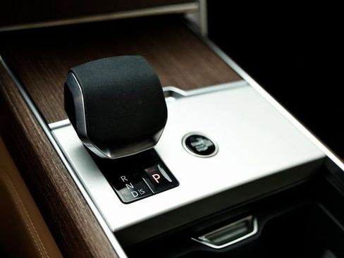 New 2026 Land Rover Range Rover SE image 47