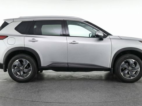 Used 2025 Nissan Rogue SV AWD/4WD image 11