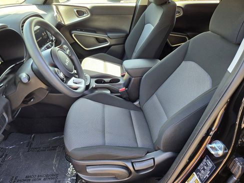 Certified 2025 Kia Soul LX w/ LX Technology Package FWD image 14