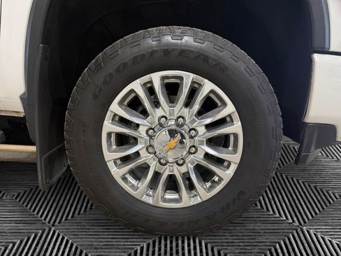 Used 2023 Chevrolet Silverado 2500 High Country w/ Z71 Off-Road Package image 10