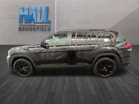 Certified 2025 Volkswagen Atlas SE w/ Panoramic Sunroof Package image 3