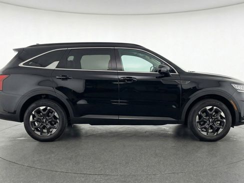 Used 2024 Kia Sorento S image 11