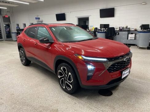 New 2026 Chevrolet Trax RS w/ Sunroof Package FWD image 3
