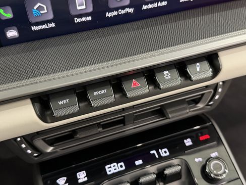 Certified 2022 Porsche 911 Targa 4S image 38