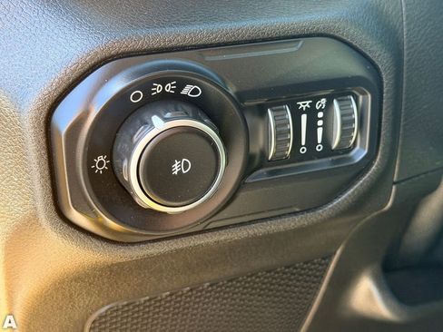Used 2019 Jeep Wrangler Sport AWD/4WD image 18