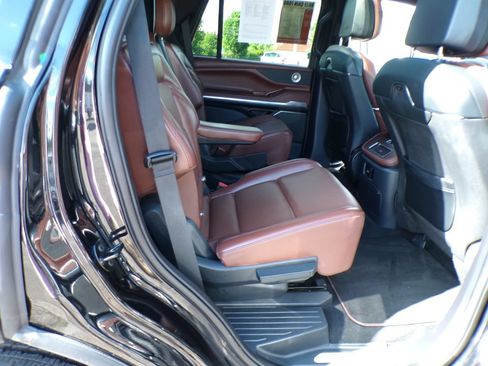 Used 2025 Lincoln Navigator Reserve AWD/4WD image 24