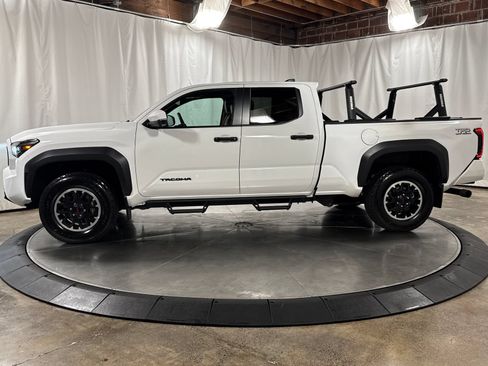 Used 2024 Toyota Tacoma TRD Off-Road w/ TRD Off Road Premium Package AWD/4WD image 8