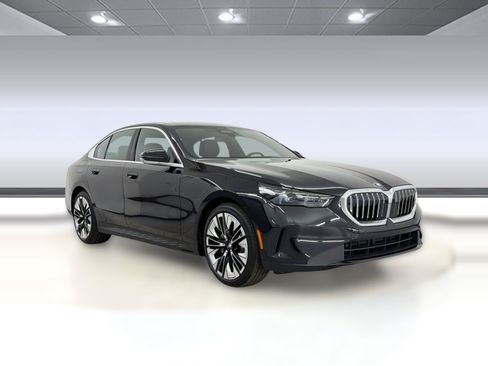 New 2027 BMW 530i RWD image 6