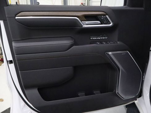 Used 2022 Chevrolet Silverado 1500 High Country w/ Technology Package image 11