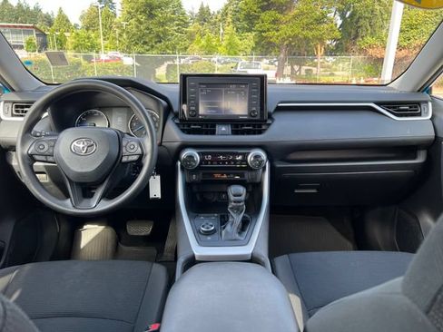 Used 2021 Toyota RAV4 LE AWD/4WD image 10