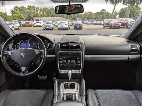 Used 2009 Porsche Cayenne GTS image 16