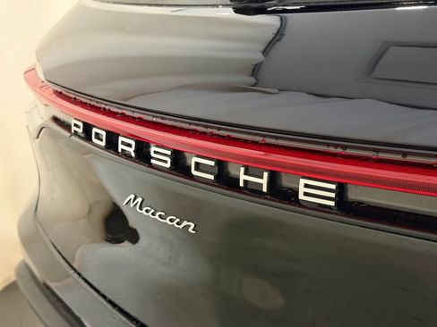 Certified 2026 Porsche Macan AWD/4WD image 25