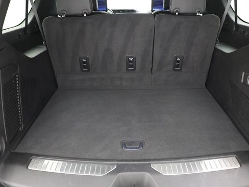 Used 2024 GMC Yukon XL Denali image 34