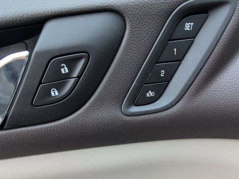 Used 2019 GMC Acadia Denali w/ Technology Package FWD image 23