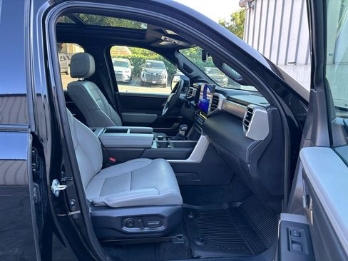 Used 2025 Toyota Tundra Limited AWD/4WD image 25