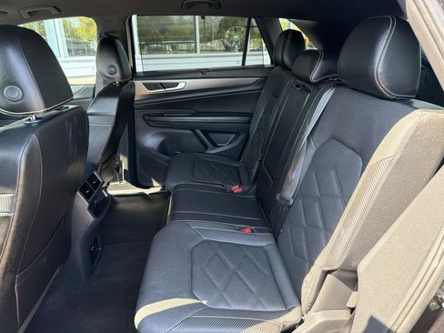 Used 2024 Volkswagen Atlas Cross Sport SE FWD image 34