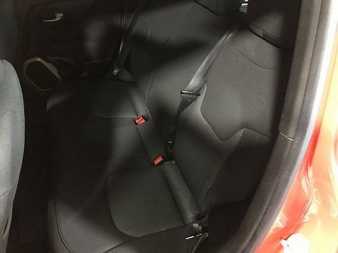 Used 2015 Jeep Renegade Latitude image 14