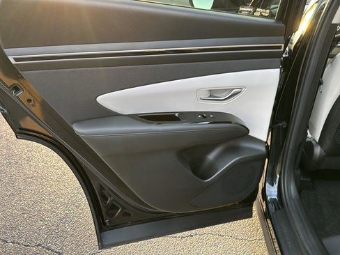 Used 2023 Hyundai Tucson Limited w/ Cargo Package image 15
