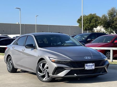 Used 2025 Hyundai Elantra Sport FWD image 2