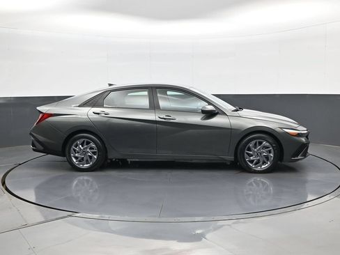 Certified 2024 Hyundai Elantra SEL FWD image 5