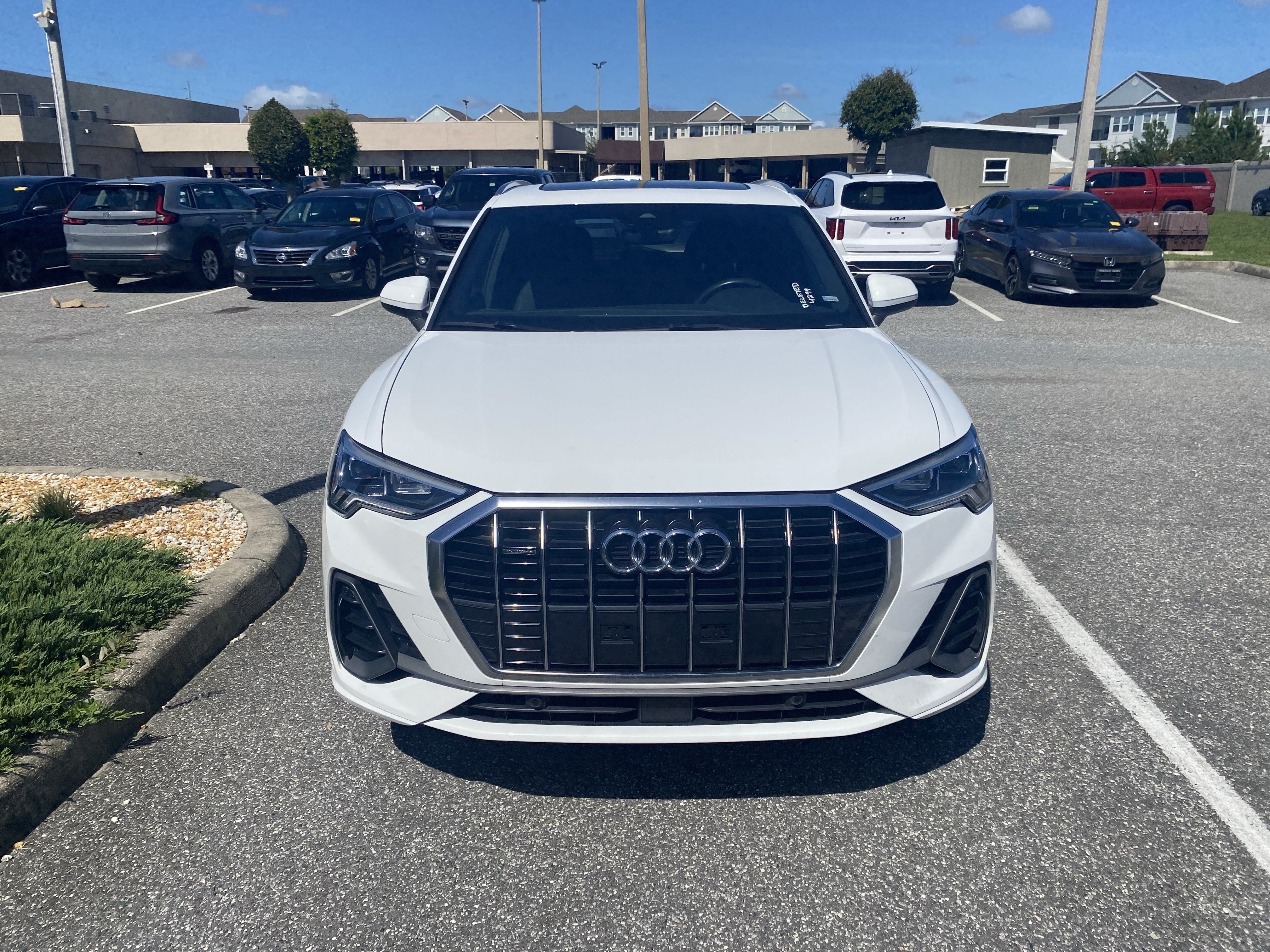 Used 2025 Audi Q3 2.0T Premium AWD/4WD image 2