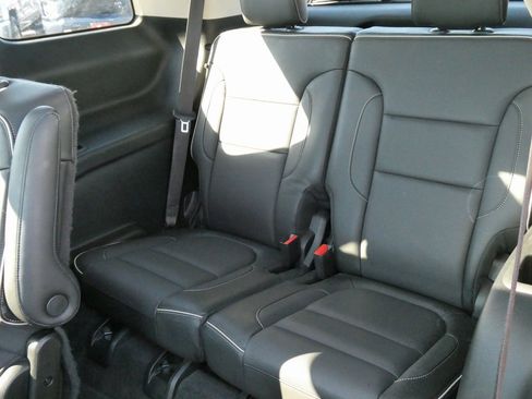 Used 2019 GMC Acadia Denali image 20