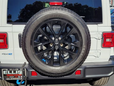 Used 2023 Jeep Wrangler Sahara image 22