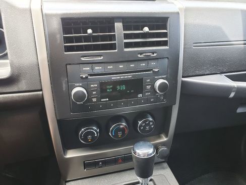 Used 2012 Jeep Liberty Sport RWD image 20