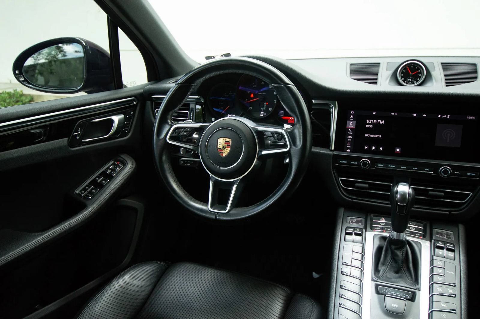 Used 2021 Porsche Macan w/ Premium Package Plus AWD/4WD image 40