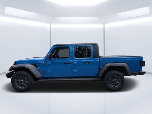 Used 2025 Jeep Gladiator Sport AWD/4WD image 6
