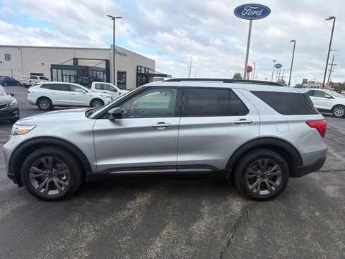 Used 2023 Ford Explorer XLT w/ Equipment Group 202A AWD/4WD image 2