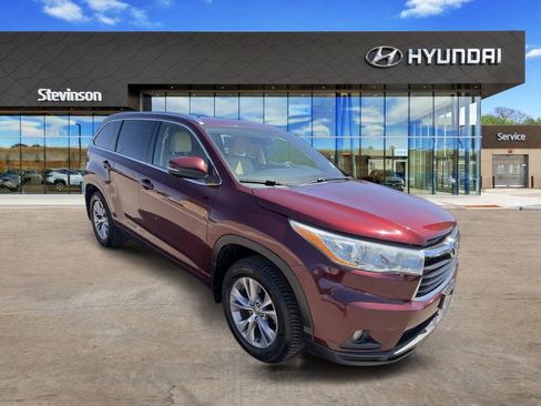 Used 2015 Toyota Highlander XLE AWD/4WD image 3