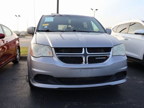 Used 2013 Dodge Grand Caravan SXT w/ UConnect Hands-Free Group image 4