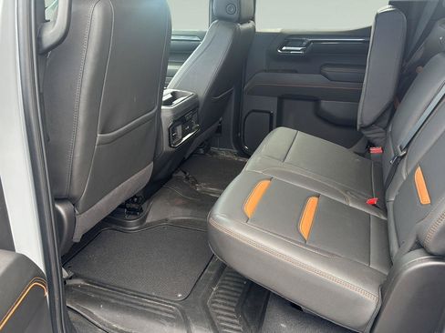 Used 2025 GMC Sierra 1500 AT4 w/ Technology Package AWD/4WD image 19